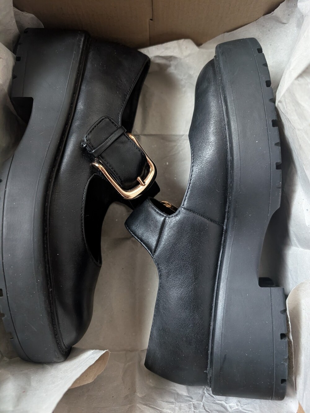 Black Size 8.5 Platform Mary Jane Shoes with Gold Buckle